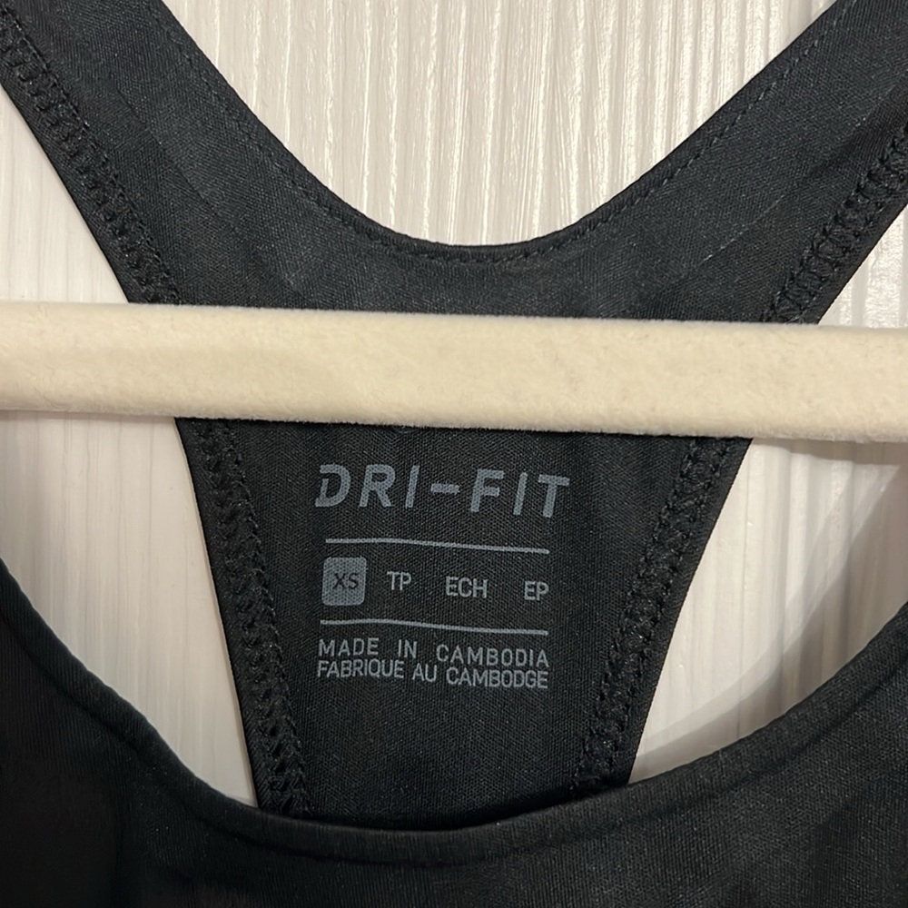 Women’s Nike Workout Top - Picture 3 of 6
